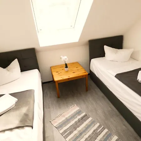 Sunnyhome Monteurwohnungen Und In منزل للإقامة شفاندورف إن بايرن