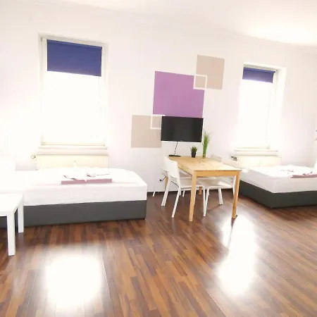 Sunnyhome Monteurwohnungen Und In منزل للإقامة شفاندورف إن بايرن