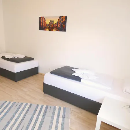 Sunnyhome Monteurwohnungen Und In منزل للإقامة شفاندورف إن بايرن