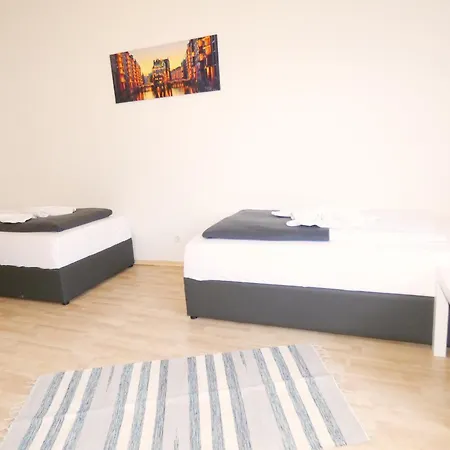 Sunnyhome Monteurwohnungen Und In منزل للإقامة شفاندورف إن بايرن
